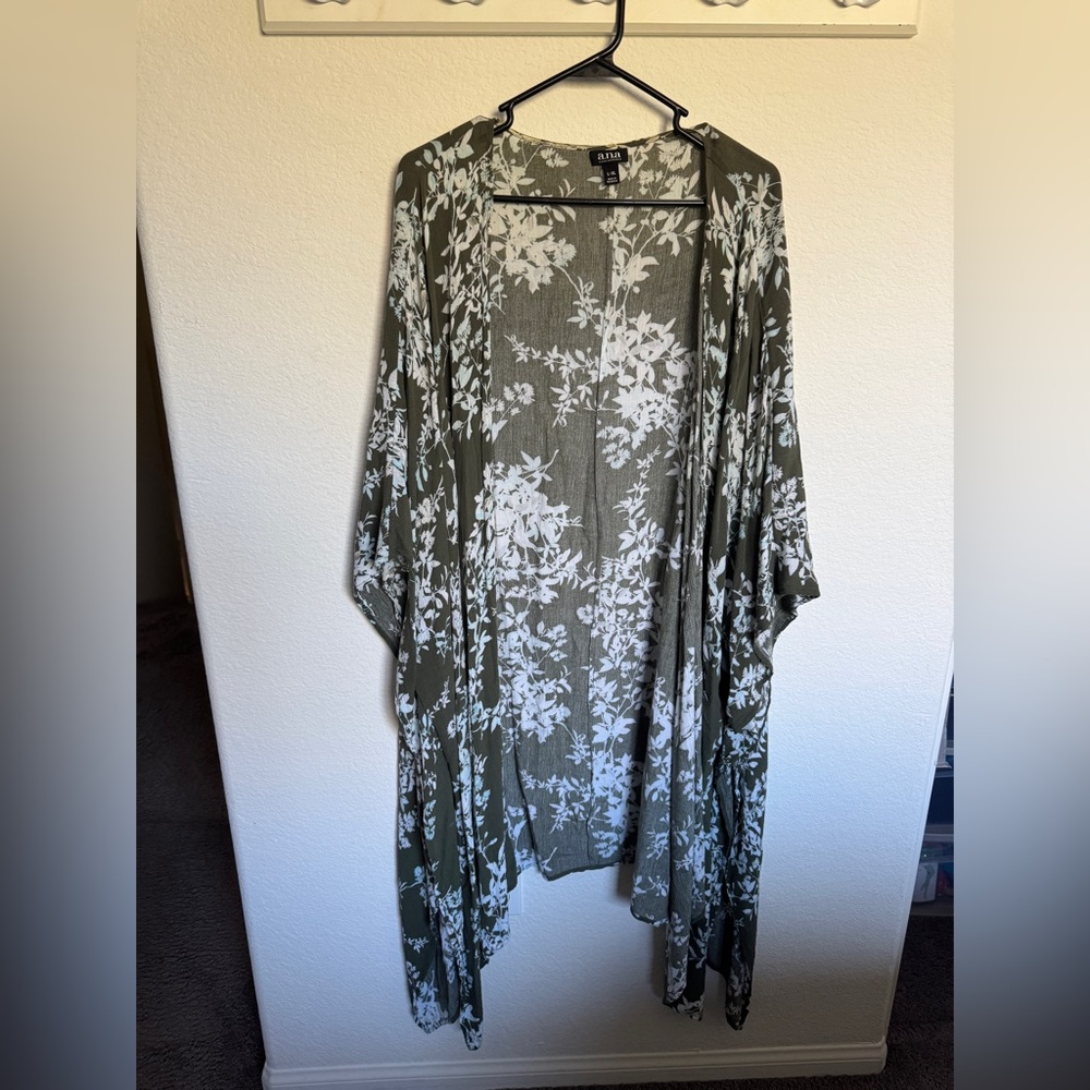 Green and White Floral Kimono
